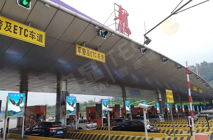 深圳龍崗收費站戶外LED廣告機