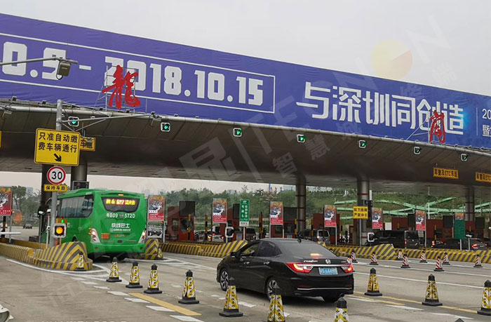 深圳龍崗收費站戶外LED廣告機
