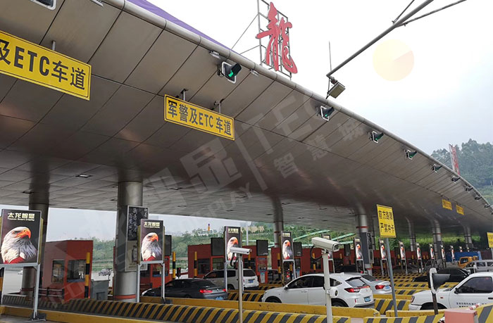 深圳龍崗收費站戶外LED廣告機